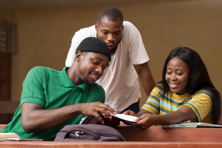 L’influence des amis à l’école : que dit la Bible ?